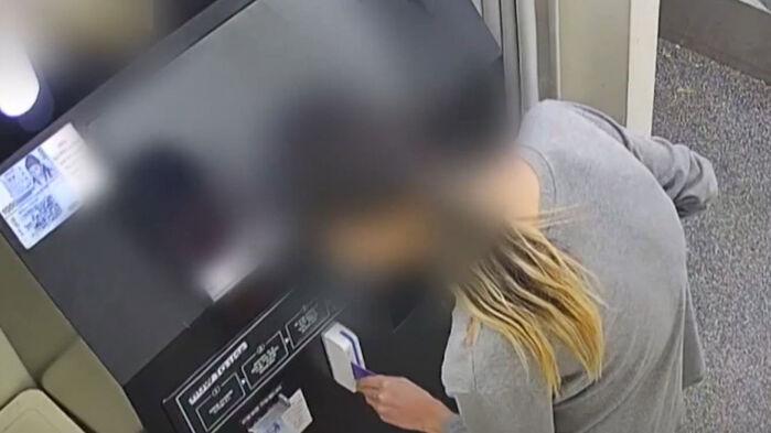 인생샷 후 소변 "싹 핑크로 도배"…엽기적 긴머리 그놈