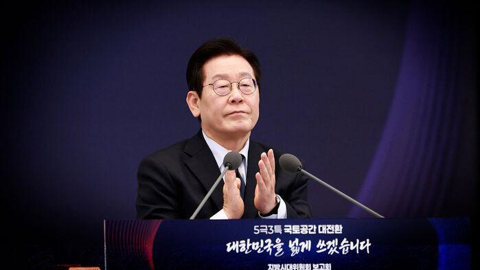 "잘하긴 잘해" 공개 칭찬…이 대통령 SNS에 '시끌'