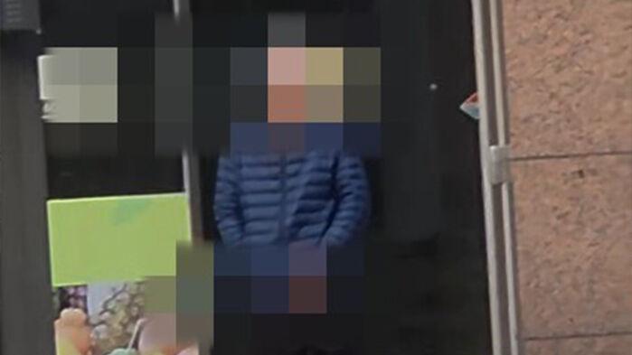 대낮 버스정류장서 수상한 행동…자세히 봤더니 '경악'