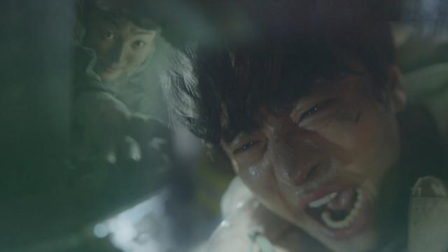 “내가 내려갈 때까지 기다려”