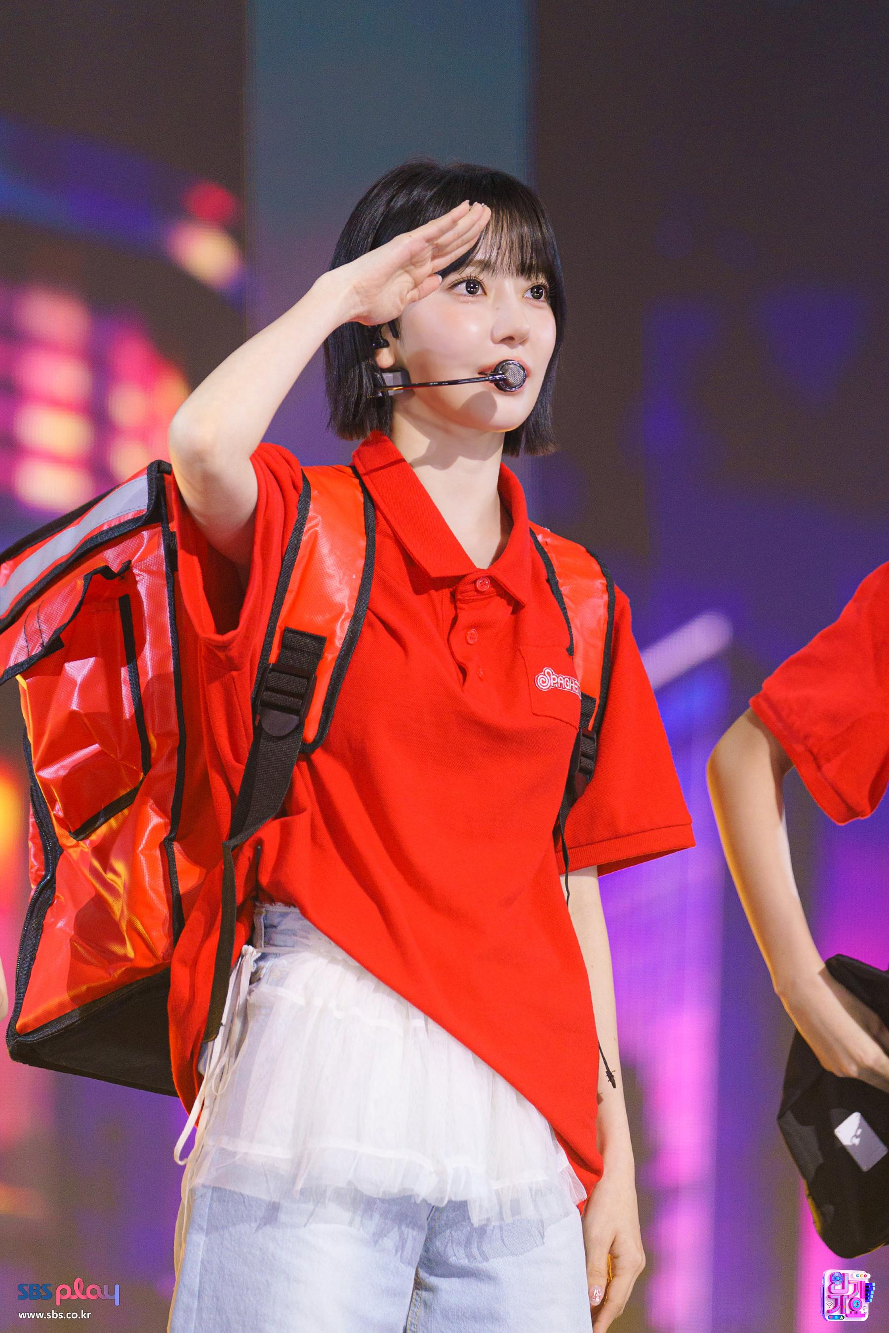 [현장포토] 퍼포먼스 맛집! LE SSERAFIM (2)