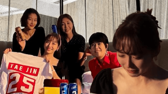 [비하인드2] 윤태진, 멤버들이 준비한 깜짝 생일 파티에 눈물