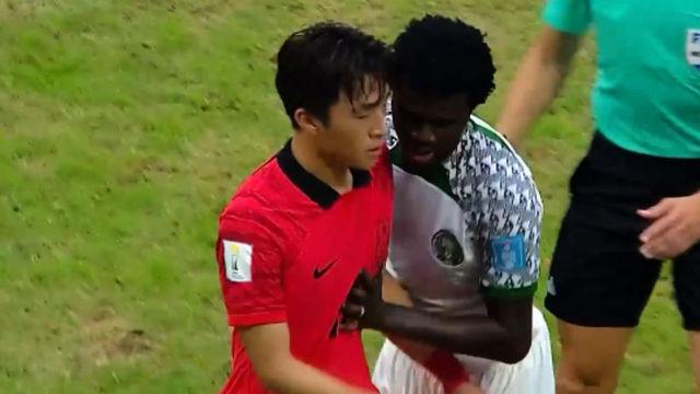 ‘나가려고 하는데 왜 밀죠’ 교체 아웃 순간까지 이용하는 이지한 [대한민국 vs 나이지리아]