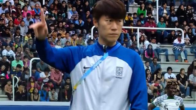 거친 파울에도 감정적으로 대응하지 않는 김은중 감독 [대한민국 vs 나이지리아]